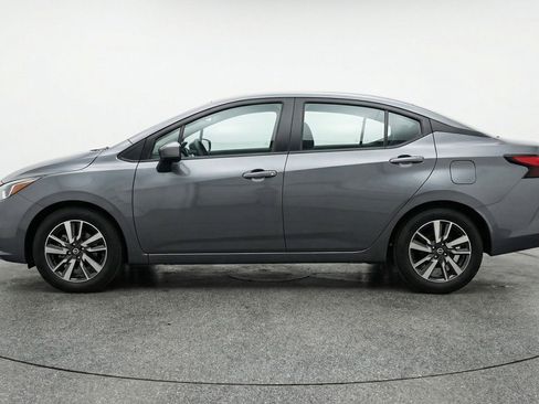 Used 2025 Nissan Versa SV image 5
