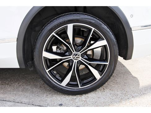 Used 2022 Volkswagen Tiguan SEL R-Line image 33