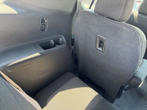 Used 2023 Chevrolet Traverse LT FWD image 14