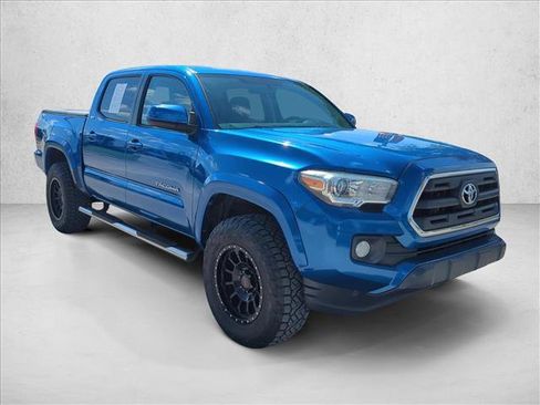 Used 2017 Toyota Tacoma SR5 w/ SR5 Appearance Package (SM) RWD image 3
