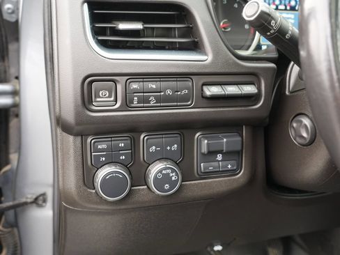 Used 2021 Chevrolet Suburban Premier w/ Premium Package AWD/4WD image 16
