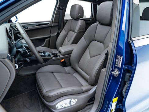 Used 2025 Porsche Macan image 5