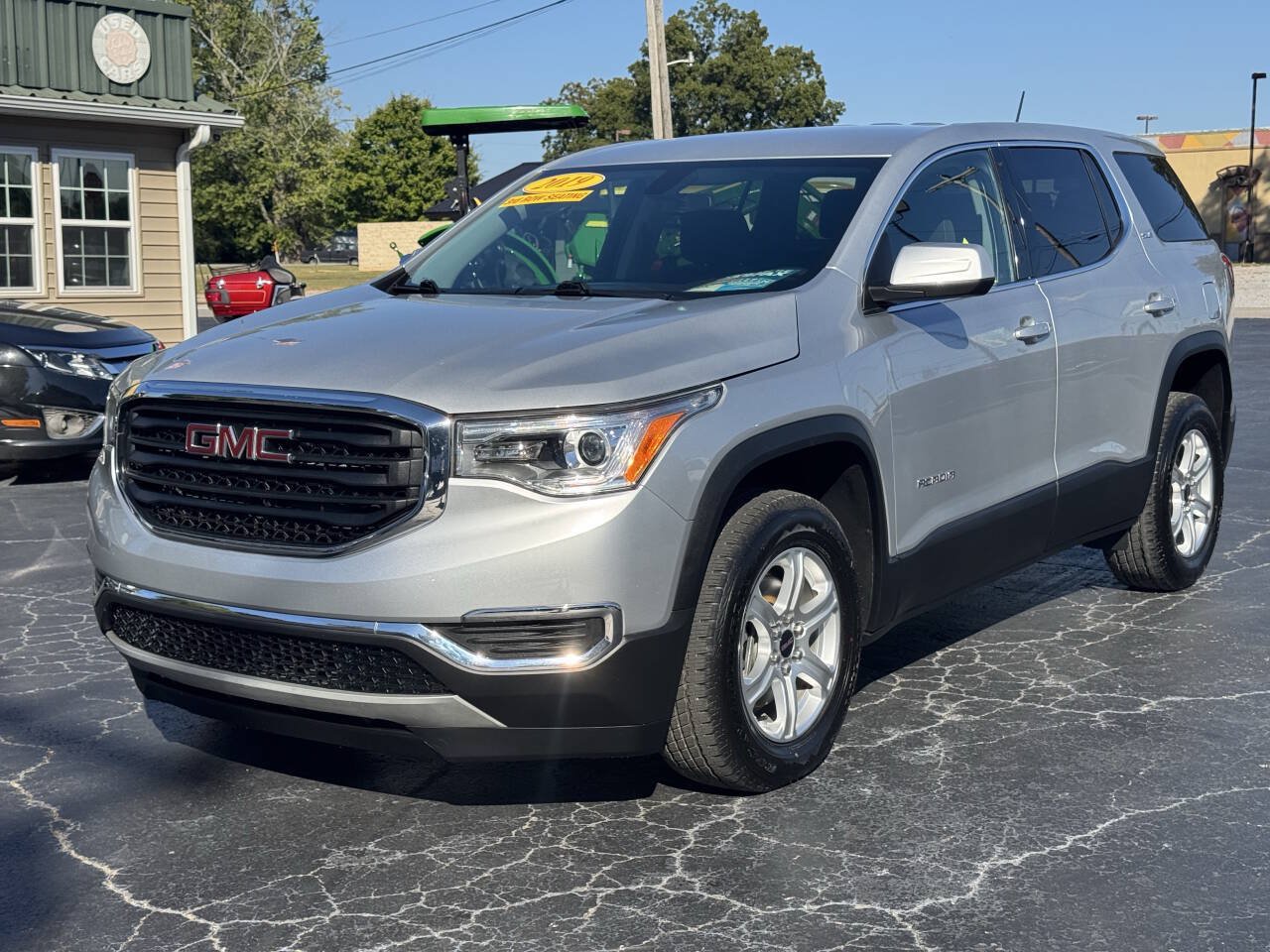 Used 2019 GMC Acadia SLE w/ LPO, Black Accent Package FWD image 3