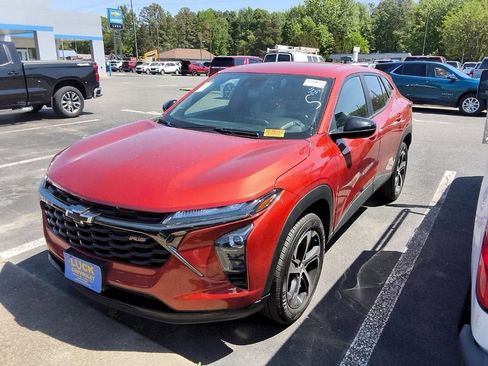 Certified 2024 Chevrolet Trax RS FWD image 23
