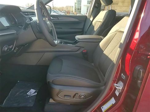 New 2025 Jeep Grand Cherokee Laredo X w/ Luxury Tech Group I image 10