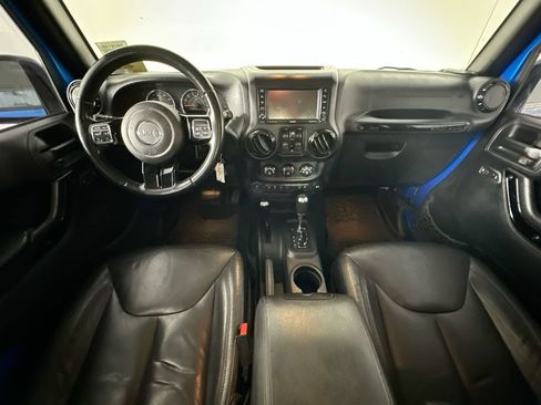 Used 2015 Jeep Wrangler Unlimited Sahara AWD/4WD image 10