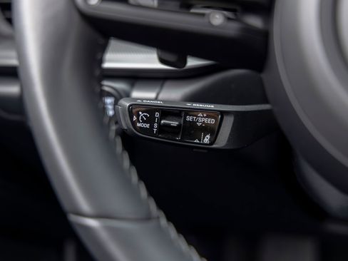 Used 2025 Porsche 911 Carrera image 31