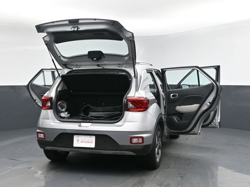 Used 2023 Hyundai Venue SEL image 30