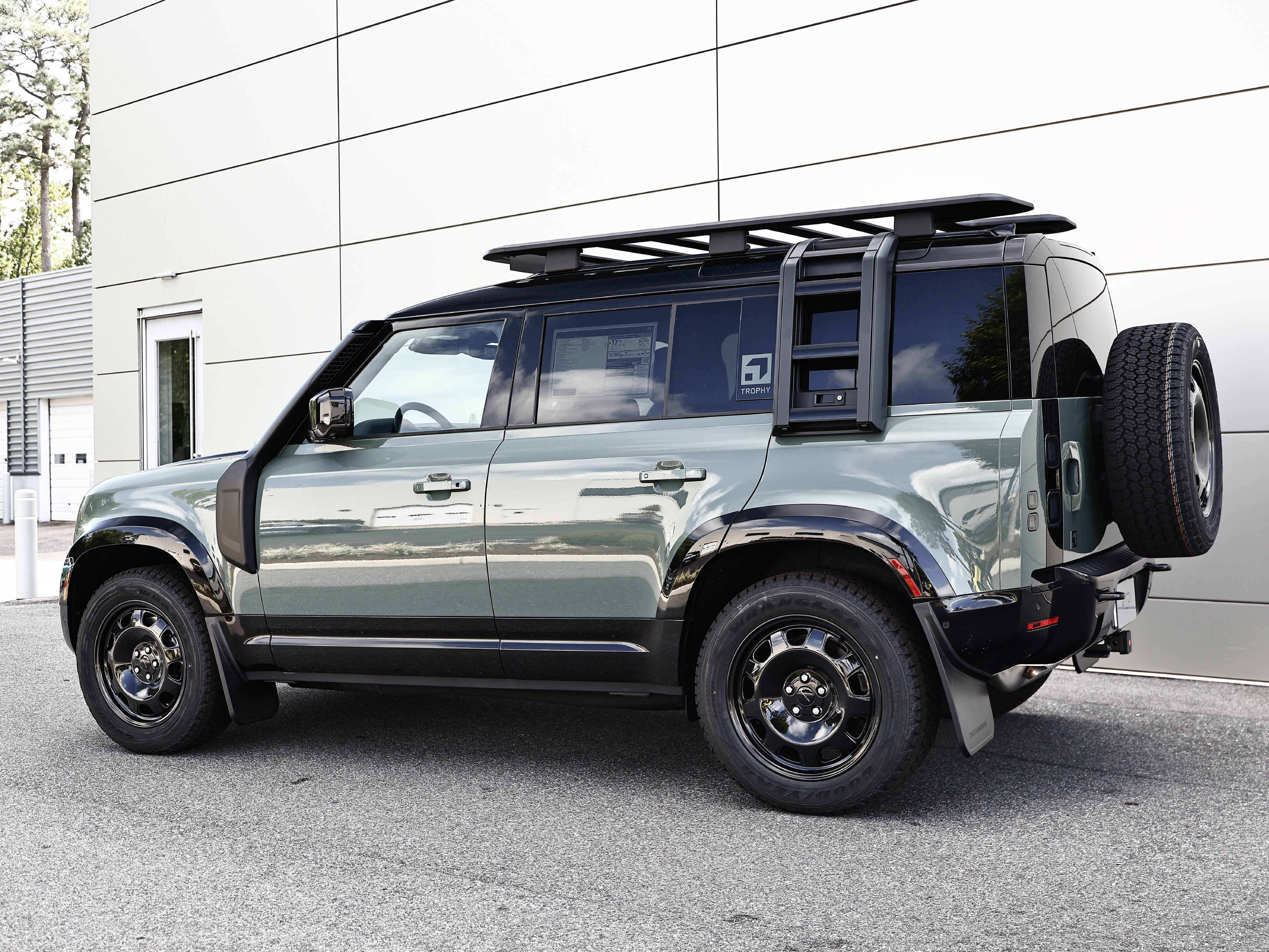 New 2026 Land Rover Defender 110 AWD/4WD image 8