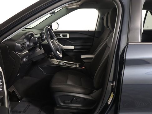 Used 2022 Ford Explorer XLT image 25