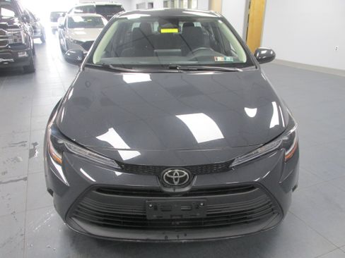 Used 2023 Toyota Corolla LE FWD image 2