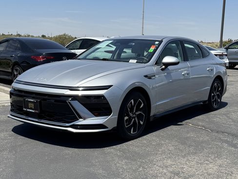 Used 2025 Hyundai Sonata SEL FWD image 3