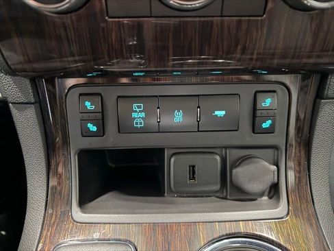 Used 2015 Chevrolet Traverse LT w/ Style and Technology Package FWD image 18