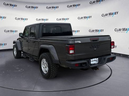 Used 2021 Jeep Gladiator Sport image 3