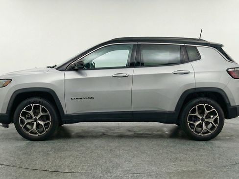 Used 2025 Jeep Compass Limited AWD/4WD image 5