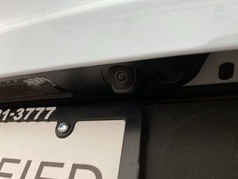 Used 2025 Volvo XC40 B5 Plus image 97