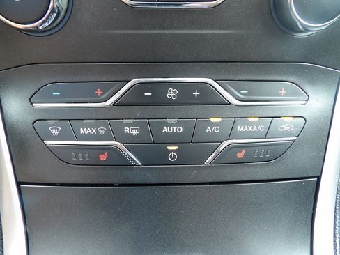 Used 2018 Ford Edge SEL w/ Equipment Group 201A image 29