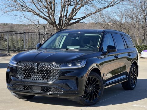 New 2026 Lincoln Aviator Reserve w/ Jet Appearance Package image 2