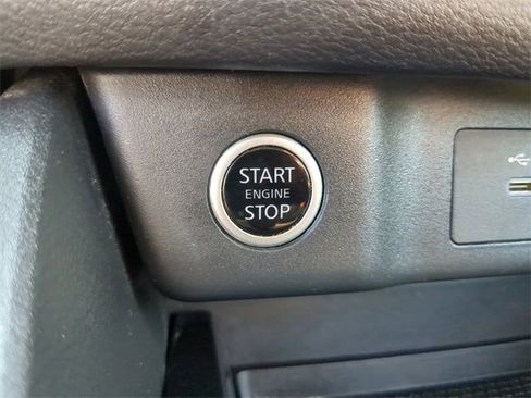 Used 2021 Nissan Rogue S image 29