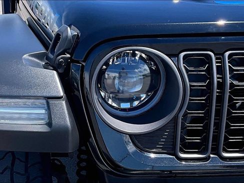 Used 2024 Jeep Wrangler Unlimited Rubicon 4xe AWD/4WD image 28
