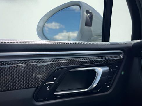 Used 2017 Porsche Macan Turbo image 53