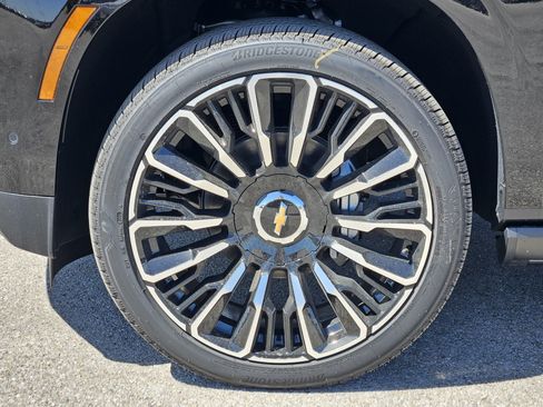 New 2026 Chevrolet Suburban High Country AWD/4WD image 7