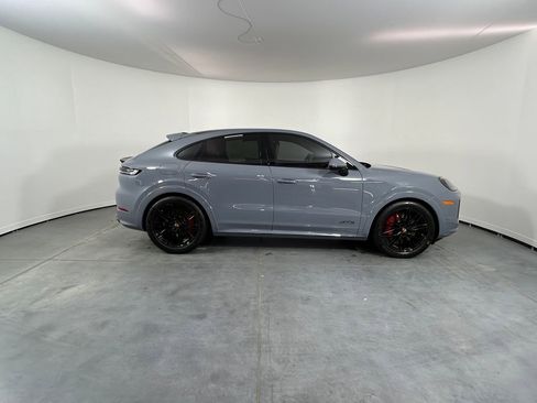 Used 2025 Porsche Cayenne GTS AWD/4WD image 8