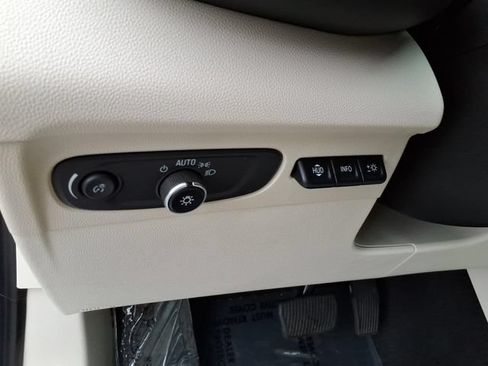 Used 2022 Buick Envision Avenir w/ Technology Package II AWD/4WD image 30
