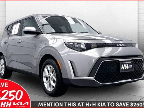 Used 2023 Kia Soul LX w/ LX Technology Package FWD image 1