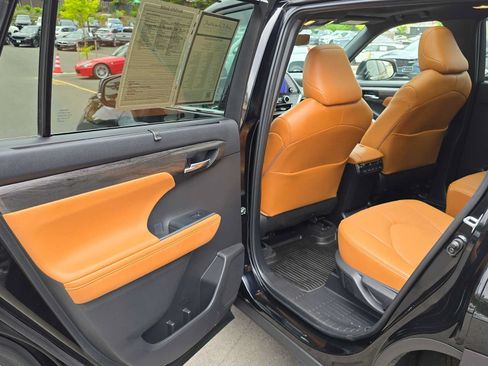 Used 2024 Toyota Highlander Platinum AWD/4WD image 15