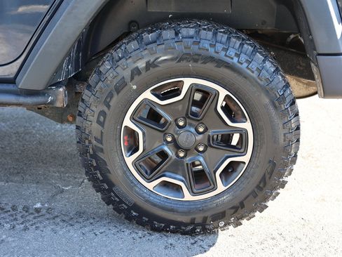 Used 2016 Jeep Wrangler Unlimited Rubicon image 11