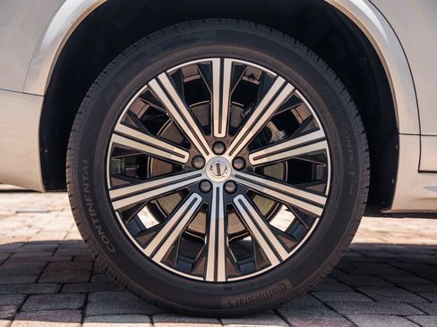 Used 2023 Volvo XC90 B5 Core w/ Protection Package Premier AWD/4WD image 13
