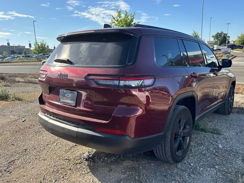 Used 2024 Jeep Grand Cherokee L Altitude image 3