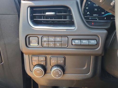 Used 2023 Chevrolet Suburban High Country AWD/4WD image 27