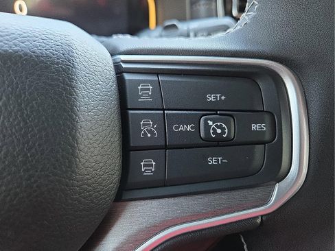 Used 2025 Jeep Wagoneer 4WD image 18