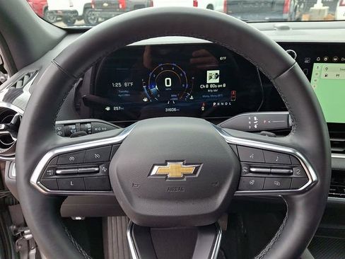 Used 2025 Chevrolet Equinox LT FWD image 18