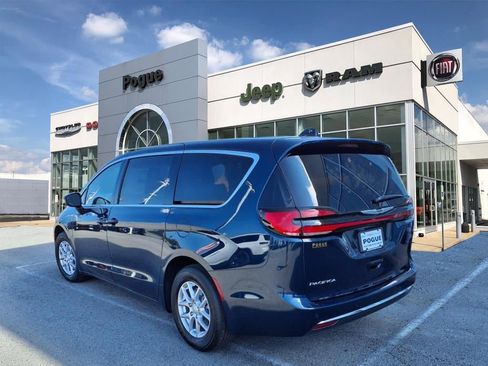 New 2025 Chrysler Pacifica Select image 3