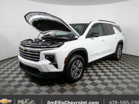Certified 2025 Chevrolet Traverse LT FWD image 33