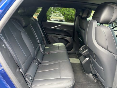 Used 2024 Cadillac Lyriq Luxury RWD image 17