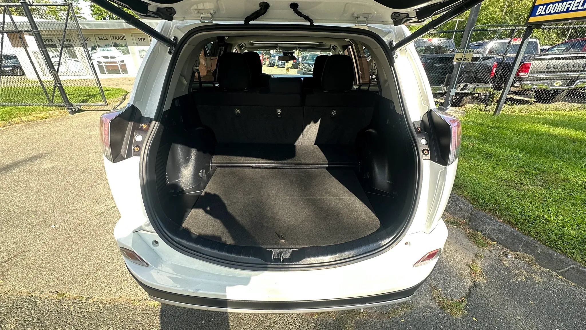 Used 2016 Toyota RAV4 XLE AWD/4WD image 14