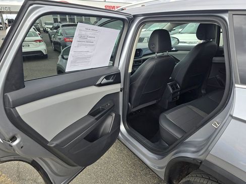 Used 2022 Volkswagen Taos SE image 17