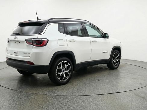 Used 2025 Jeep Compass Limited image 9