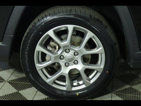Used 2022 Jeep Compass Latitude AWD/4WD image 9