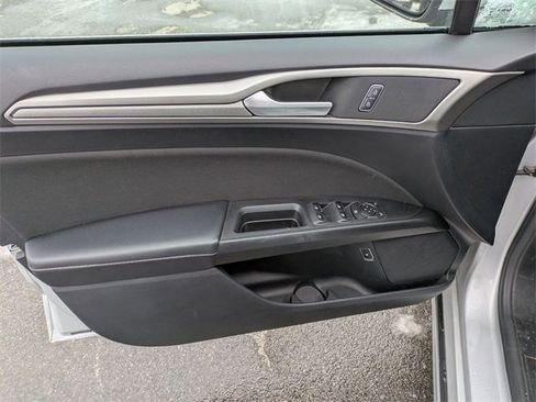 Certified 2019 Ford Fusion SE image 6