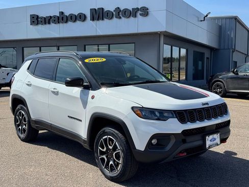 Used 2025 Jeep Compass Trailhawk AWD/4WD image 1