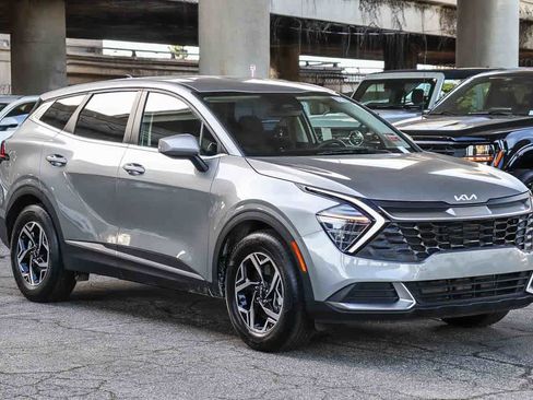 Used 2024 Kia Sportage LX image 3