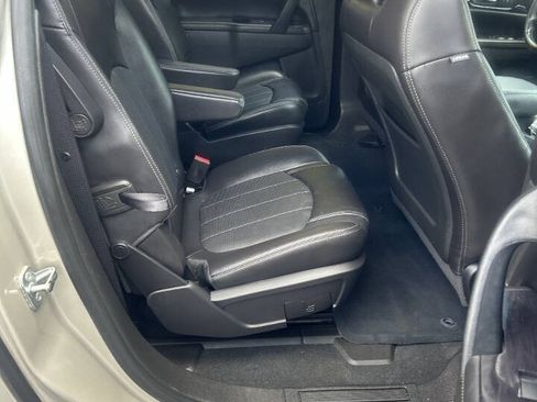 Used 2017 Buick Enclave Leather AWD/4WD image 9