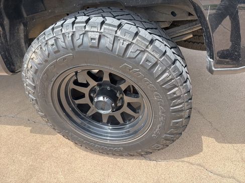 Used 2023 Ford F250 Platinum w/ FX4 Off-Road Package AWD/4WD image 11