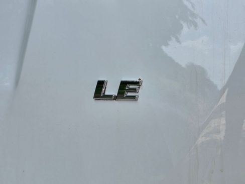 Used 2017 Toyota RAV4 LE FWD image 23