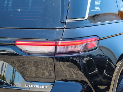 Used 2025 Jeep Grand Cherokee Laredo X RWD image 8